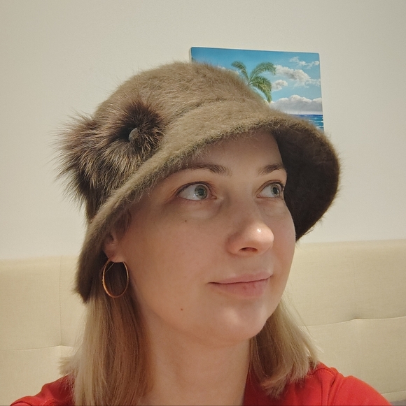 Elegant Brown Fur Cloche Hat - Picture 4 of 4